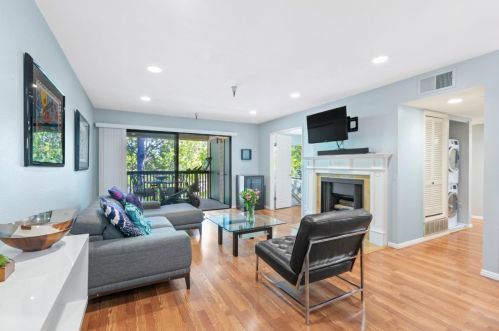 2111 Latham St, Mountain View, CA 94040-1676