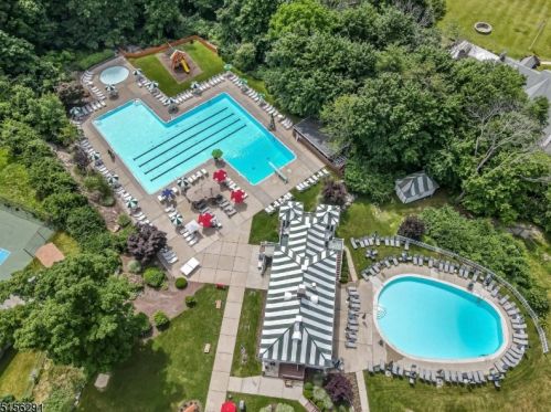 7 Osprey, Hackettstown NJ  07840-2726 exterior