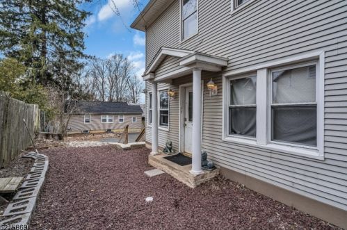 39 Arlington Ave, Mount Arlington, NJ 07856-1166