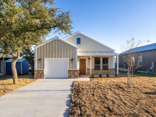 905 Central Blvd, Joppa, TX 78605