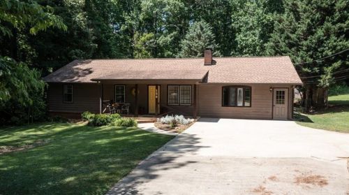 154 Swan Lake Dr, Stockbridge, GA 30281-6107