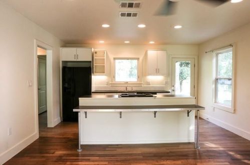 906 Cherico St, Austin TX  78702-3702 exterior