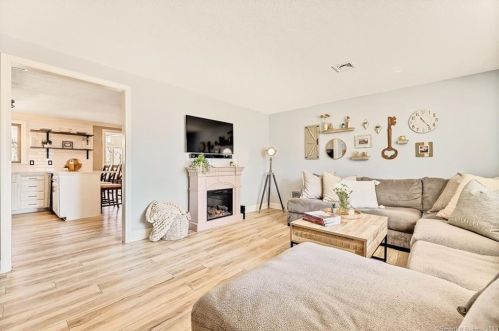35 Nancy Dr, Wapping CT  06074-4244 exterior