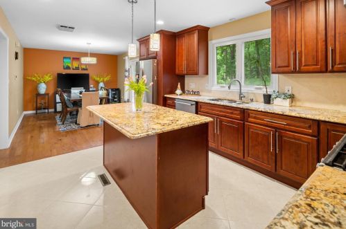 1063 Stuart Rd, Princeton NJ  08540-1219 exterior