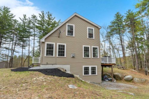 82 Stonehenge Dr, Henniker, NH 03242-3315