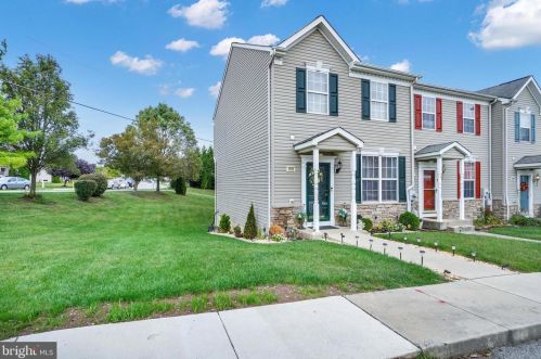 3585 Cannon Ct, York, PA 17408-9228