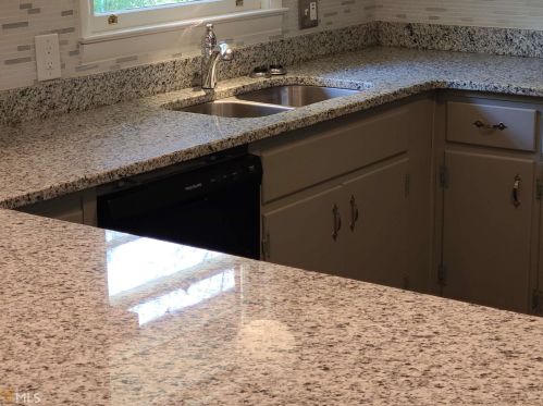 6427 Bennett Dr, Rex GA 30273-1723 exterior