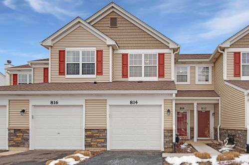 814 Genesee Dr, Naperville, IL 60563-4002