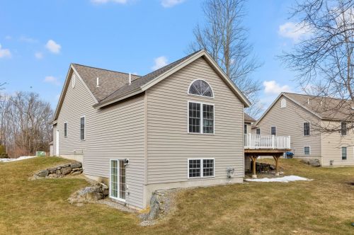 12 Country Ln, South Hampton, NH