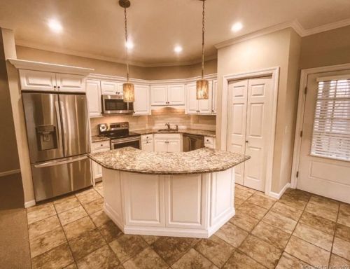38 Canfield Dr, Huntington CT  06484-5765 exterior