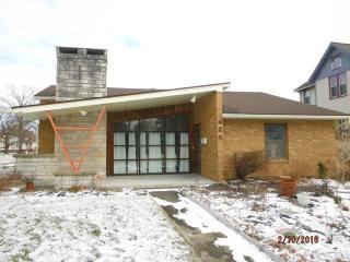 425 Church St, Hollowayville, IL 61356-1303