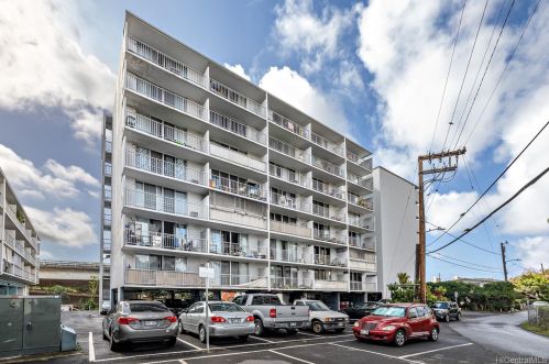 1941 Church Ln, Honolulu, HI 96826-3561