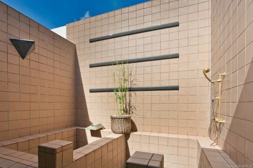 555 University Ave, Honolulu HI  96826-5003 exterior