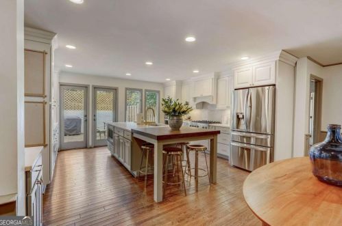 400 Breakwater Rdg, Atlanta GA  30328-1808 exterior