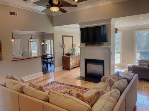 1120 Manor Ridge Dr, Bishop, GA 30621-1368