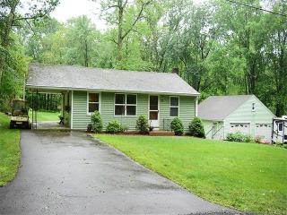 8 Beechwood Rd, Vernon, CT 06066-6138