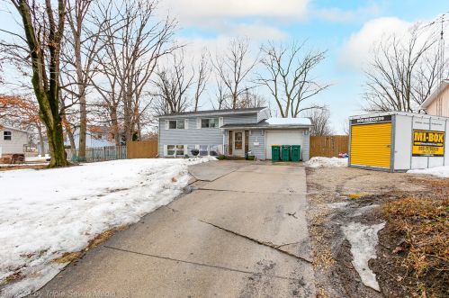 691 Parkwood Dr, Joliet, IL 60432-2255