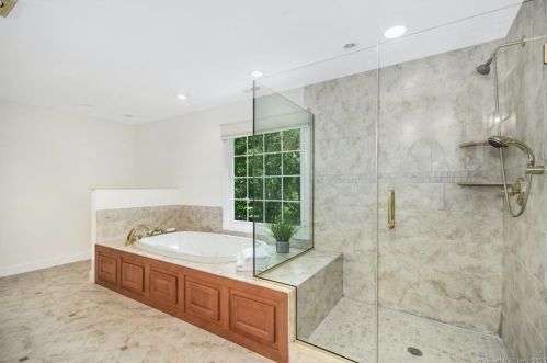5 Christopher Ln, Norwalk CT  06851-3325 exterior