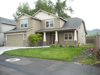 226 Willow Springs Dr, Talent, OR