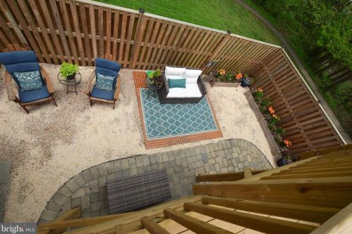 6100 Heron Pond Ct, Springfield VA  22015-3738 exterior