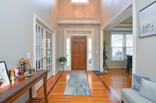 5100 Autumnwood Dr, Cincinnati OH  45242-8002 exterior