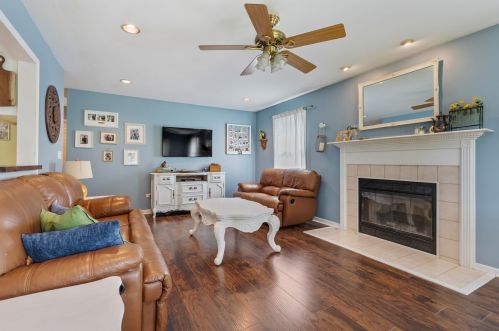 216 Jake Ln, Pingree Grove, IL 60140-8363