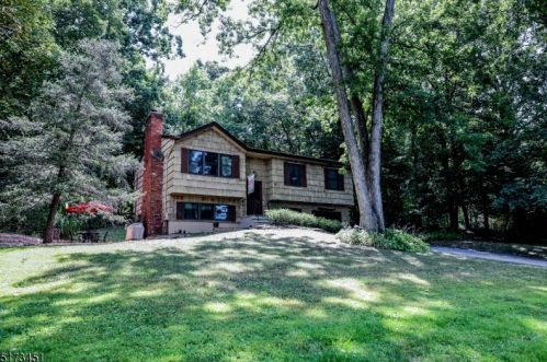34 Hillsdale Dr, Wantage, NJ 07461-4026