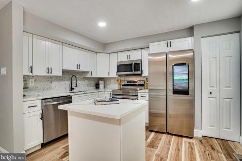 8064 Donegal Ln, Springfield VA  22153-2360 exterior