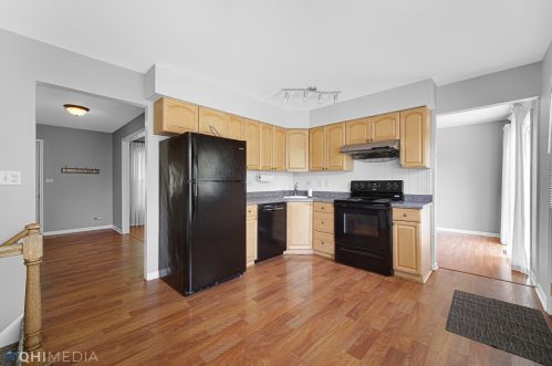 1926 Springside Dr, Naperville IL  60565-2242 exterior