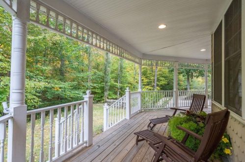 21 Pointe Trinity Dr, Barrington, NH 03884-6743