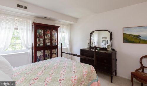 22 Valleybrook Dr, Lancaster PA  17601-4623 exterior