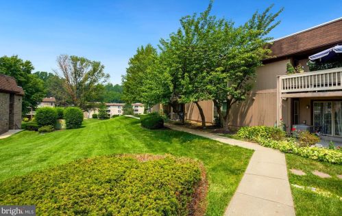 8509 Barrington Ct, Springfield, VA 22152-1010
