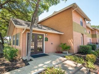 3200 Thousand Oaks Dr, San Antonio TX  78247-3333 exterior