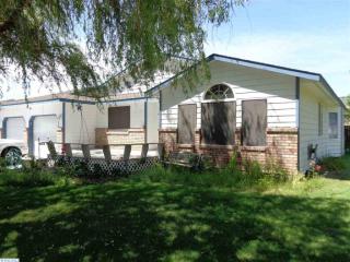 4315 Hilltop Dr, Pasco, WA 99301-9452