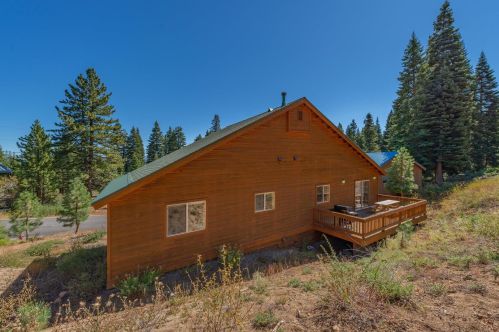 11550 Rhineland Ave, Truckee CA  96161-7070 exterior