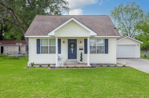 2526 Avenue, Nederland, TX 77627-6110