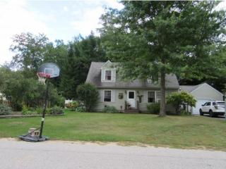 52 Harding St, Rochester, NH 03867-3723