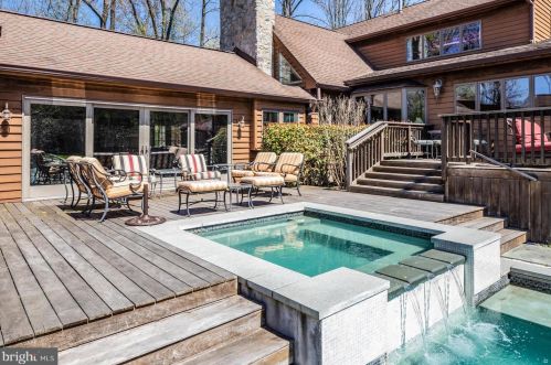 15 Teak Ln, Princeton NJ 08540-4724 exterior