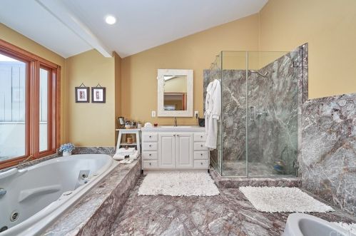 3004 Altura Ave, Glendale CA 91214-3602 exterior