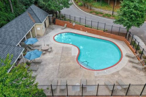 405 Bainbridge Dr, Atlanta GA  30327-4272 exterior