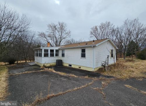 297 Birch Grove Ln, Berkeley Springs, WV 25411-7425