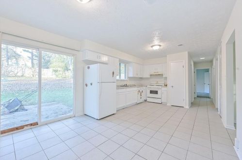 2843 Woodfield Dr, Rex GA 30273-2004 exterior