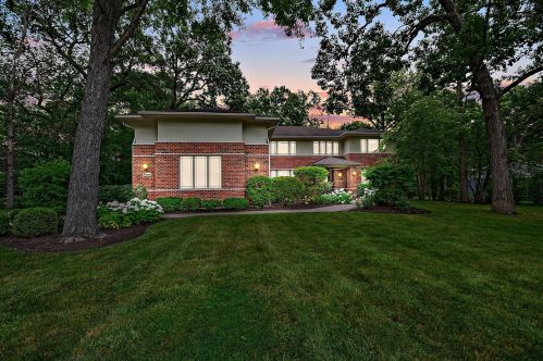 3 Elsinoor Dr, Half Day, IL 60069-3118