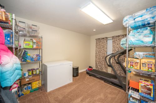 9242 Targhee Dr, Taylorsville UT 84088-6360 exterior