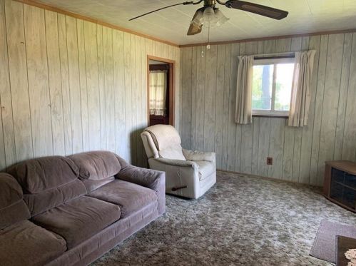 504 Earl Ave, New Kensington, PA 15068-4841