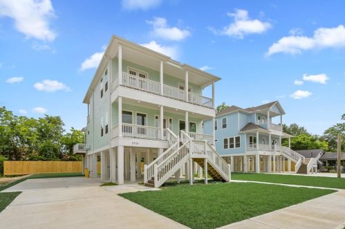 2926 Seargent St, Taylor Lake Village TX  77586-3210 exterior
