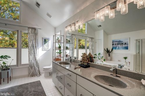 10009 Leafy Ave, Silver Spring MD 20910-1021 exterior