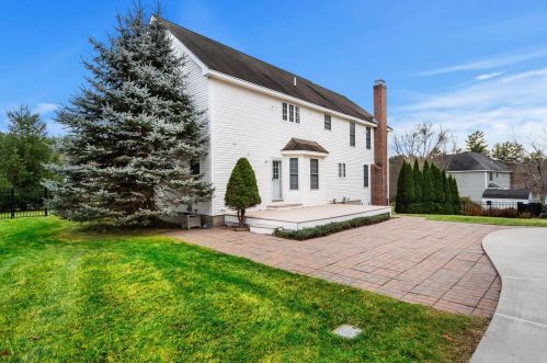 15 Bunker Hill Dr, Londonderry, NH 03053-2543
