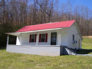 465 Indiana Ave, Powells Crossroads, TN 37397-5457