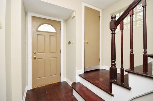 2722 Jerome St, Chicago, IL 60645-1305